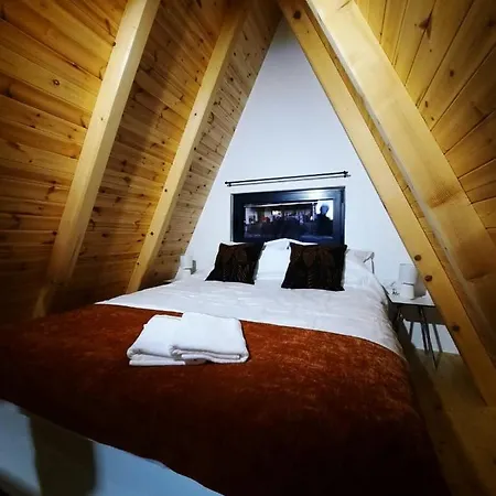 Cool House And Pool, Banja Vrujci *