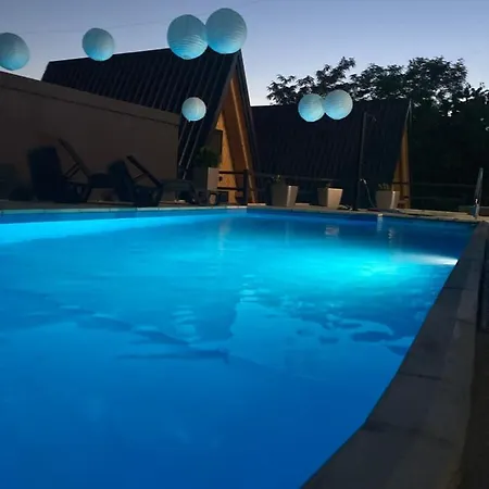 Cool House And Pool, Banja Vrujci *